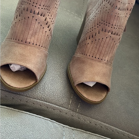 Women's copid peep Toe Booties - Picture 7 of 7